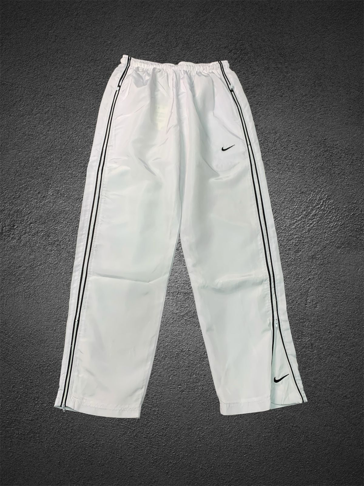 NIKE TECH TRACKPANTS - White