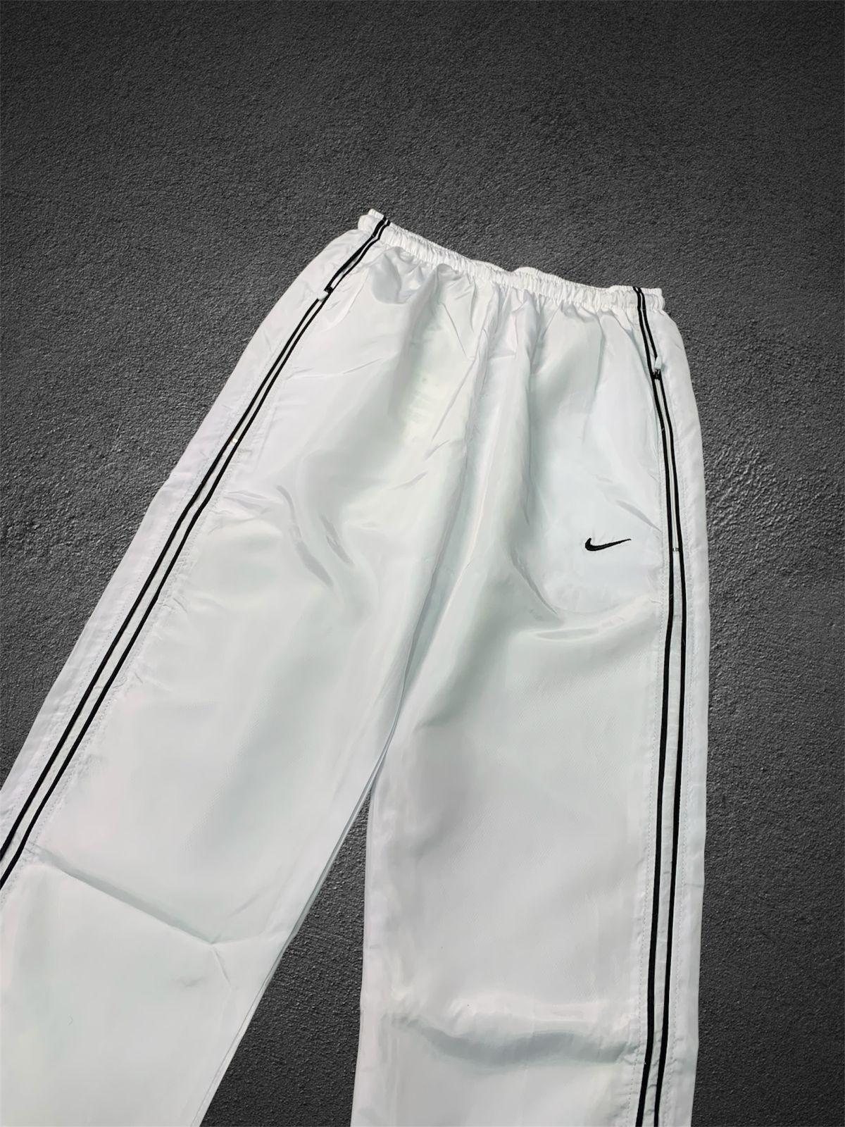 NIKE TECH TRACKPANTS - White