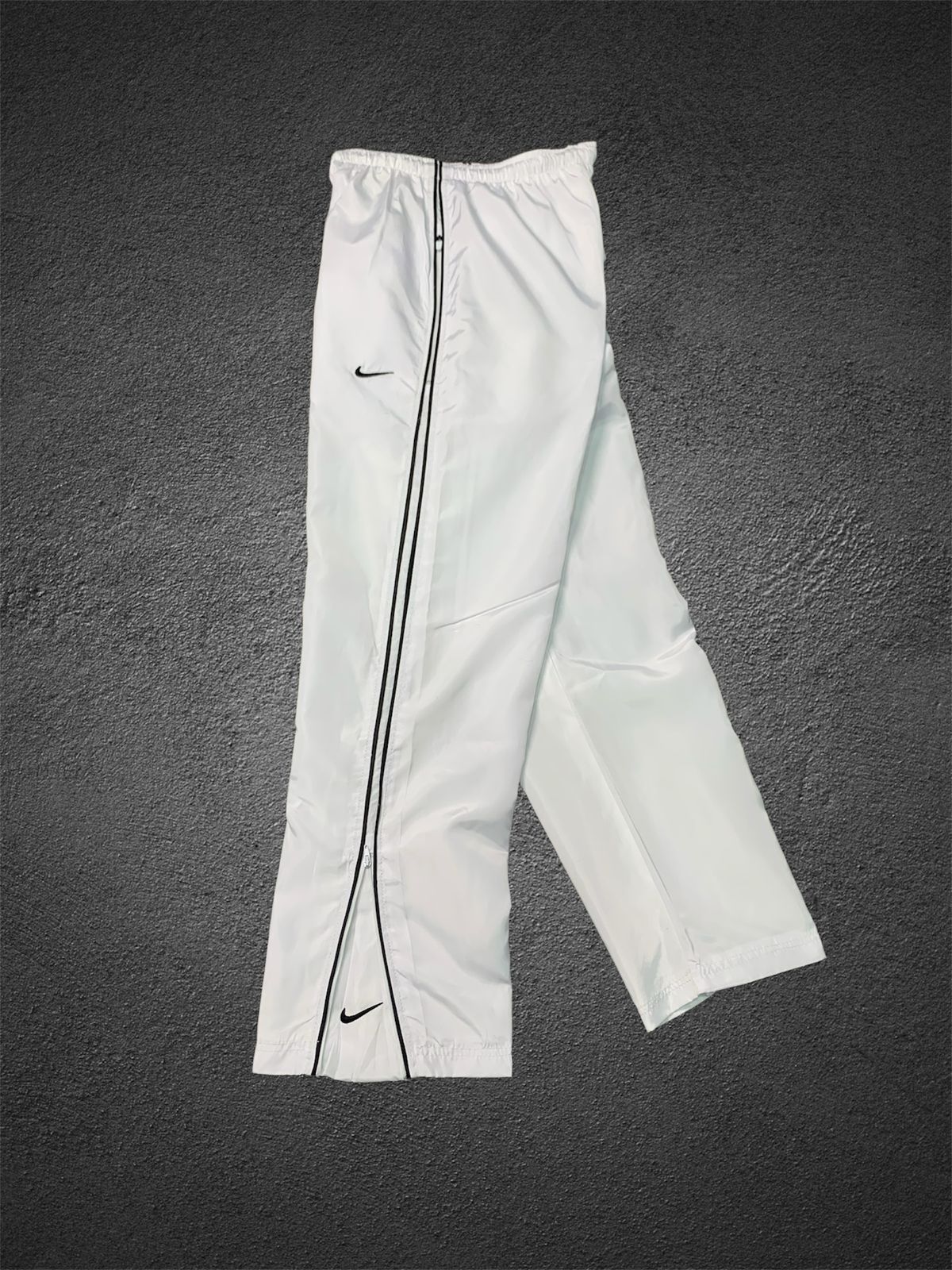 NIKE TECH TRACKPANTS - White